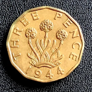 1944 THREEPENCE - BRASS THREE PENCE COIN - 3d -BRITISH COIN- KING GEORGE VI - Picture 1 of 6
