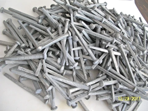 225 -- 2 1/2", SQUARE GALV. STEEL BOAT NAILS, ROUND HEAD GREAT FOR USE & DECOR ! Cover