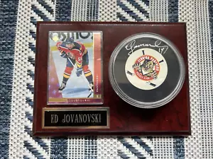 Disco de hockey autografiado por Ed Jovanovski NHL Florida Panthers y montaje en pared para tarjetas - Imagen 1 de 2