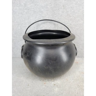 Caldero de brujas de 8 pulgadas utilería de fiesta de Halloween hecho en EE. UU. por Play Products Foto 1 de 4