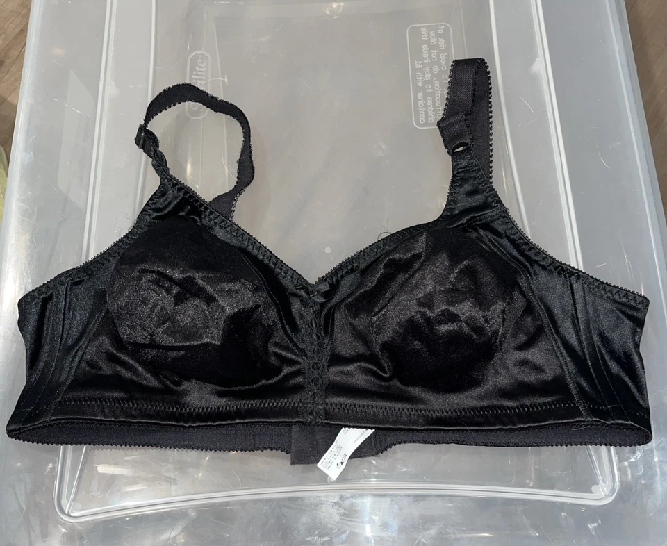 Sutiã Bali 3820 suporte flexível cobertura total cetim sem fio feminino 42C preto - Imagem 1 de 3