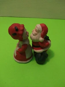 Mr and Mrs Kissing Santa Claus Salt and Pepper Shakers - Picture 1 of 12