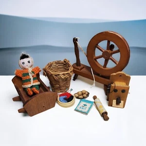 Vintage Puppenhaus Miniaturen Puppenwiege Spinnrad Teppich Antik Stil Holz - Bild 1 von 11