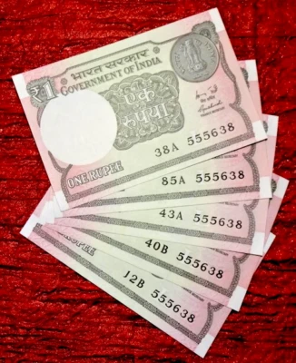  INDIA REPUBLIC | 2011 - 1 RUPEE SAME NUMBER 555638 - 5 UNC NOTES LOT - Image 1 of 3