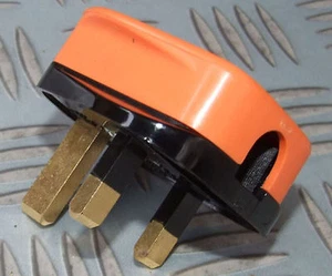 PAQUETE DE 3 X 13A ENCHUFE NARANJA HI VIS 230V CON AGARRE DE CABLE SIN TORNILLO FUSIBLE 13 AMPERIOS - Imagen 1 de 1