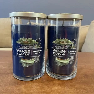 Yankee Candle Lakefront Lodge vela perfumada pilar mediano 14,25 oz - Lote de 2 - Imagen 1 de 5