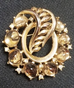 Vintage Crown TRIFARI Jewels of Fantasy Topaz Cabochon Gold Tone Brooch 1.5" - Picture 1 of 10