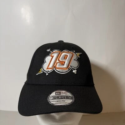 New Era 9FORTY #19 Martin Truex Jr NASCAR Correa Trasera Sombrero NUEVO Juvenil Foto 1 de 4
