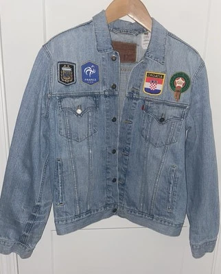 Parche de cuero Levi’s de una chaqueta SlimTrucker, talla L años 80’s Foto 1 de 4