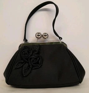 Apt. 9 Cartera negra con cierre de bola con cuentas flor y correa para el hombro - Imagen 1 de 7