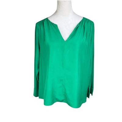 Blusa simple Collective Concepts XL verde liso cuello en V mangas largas con lengüeta enrollable Foto 1 de 4