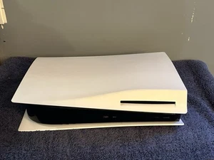BROKEN AS IS PARTS REPAIR Sony PlayStation 5 Disc Edition PS5 *CONSOLE ONLY* - Picture 1 of 8