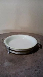 Vintage Pyrex 9 Inch Pie Plate Green and White with Aluminum Server - Picture 1 of 4