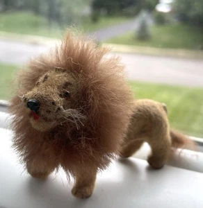 Vintage Kunstlerschutz Handwork Flocked Animal- LION - West Germany - Picture 1 of 11