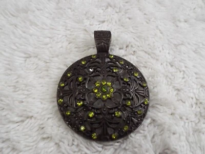 Colgante suelto filigrana estrás verde Brasstone Foto 1 de 2