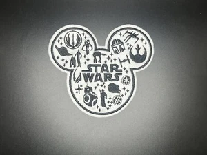 Disney x Star Wars Orecchie di Topolino / Star Wars Silhouette Ferro su Toppa Ricamata - Foto 1 di 7
