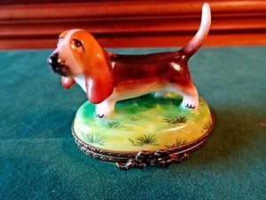 ROCHARD LIMOGE FRANCE PORCELAIN BASSET HOUND HINGED TRINKET BOX, SIGNED - Picture 1 of 10