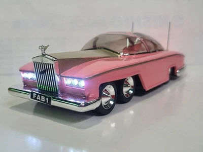 Thunderbird Penelope modello in plastica con finitura per auto rosa dal GIAPPONE - Immagine 1 di 4