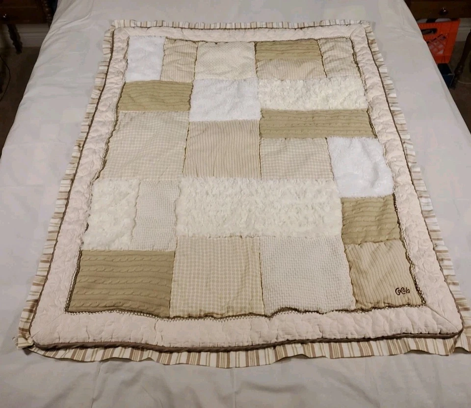 Текстурированное одеяло для детской кроватки Cocalo бежевое и кремовое натуральные цвета толстое одеяло 46x39 - Изображение 1 из 4