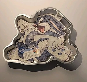 Vintage 1996 Wilton Bugs Bunny Running Cake Pan Baking Mold # 2105-3200 - Picture 1 of 7