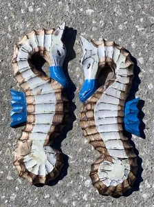 SET OF 2 SEAHORSE DISTRESSED COLOR WOOD HANGING WALL ART PLAQUE PATIO HOME DECOR - Picture 1 of 1