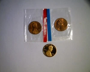 1976 PDS Lincoln Cents Unc in mint cello and Proof - Picture 1 of 2