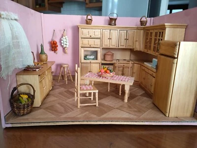DOLLS HOUSE KITCHEN - CASA DELLE BAMBOLE AMBIENTE CUCINA FATTO A MANO - Immagine 1 di 4