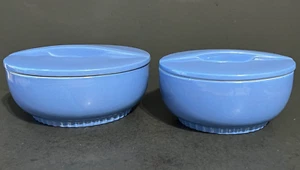Vintage Hall Delphinium blau bedeckt Kasserolle 5121 & 5122. Montgomery Ward - Bild 1 von 10