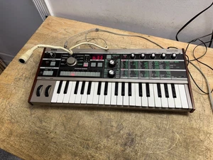Korg Microkorg Synthesizer/Vocoder W/ Microphone & Power Supply - Picture 1 of 12