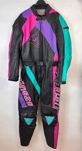 DAINESE VINTAGE CUERO MOTO CARRERAS TRAJE NEGRO ROSA MORADO AÑOS 80 90 TALLA 48 - Imagen 1 de 12