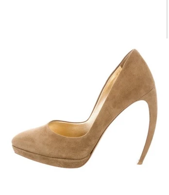 Bombas plataforma Walter Steiger bege camurça salto curvo tamanho 8 - Imagem 1 de 4