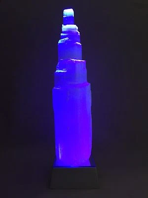 Lámpara de Selenita Cristal Piedras Preciosas Selenita Punto Torre Lámpara con Base de Luz LED Reiki. Foto 1 de 4