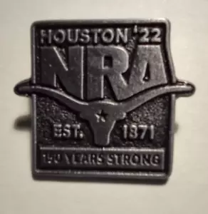 ⭐️ NRA Houston 134th Annual Meet Hat Lapel Gun Pin - Silver - Picture 1 of 3