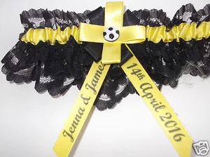 PERSONALISIERTES FUSSBALL HOCHZEIT STRUMPFBAND IN GELB & SCHWARZ - Bild 1 von 2