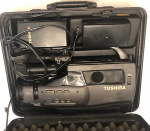 Toshiba SK-F200 Video Movie Camcorder with Case charger 2 batteries - Picture 1 of 9