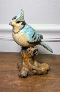 Vintage Stil Harz blauer Eichelhäher Vogel Figur - handbemalt 7" Statue auf Baumsockel - Bild 1 von 7