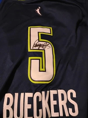 Camiseta deportiva firmada por Paige Bueckers con autógrafo de Dallas Wings Wnba automática UConn Nike Foto 1 de 3