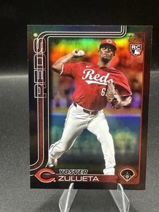 2025 Topps Serie 2 Yosver Zulueta Nero/10 RC Cincinnati Reds #372 - Foto 1 di 3