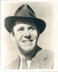 1941 Press Photo Smiling Circus Kingpin John Ringling North - Bild 1 von 2
