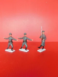 STARLUX / ARMEE ETRANGERE / RUSSIE : BEL ENSEMBLE DE 3 SOLDATS RUSSES - Picture 1 of 6