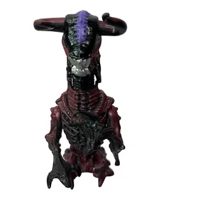 Kenner Aliens Vs Predator Bull Action Figure 1992 Vintage Moves Video - Picture 1 of 8