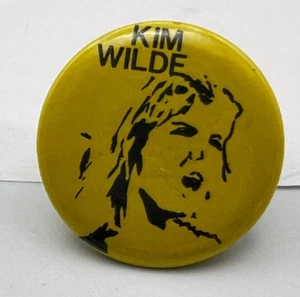 1980's Kim Wilde Pop Singer Pin badge 25 mm - Picture 1 of 2