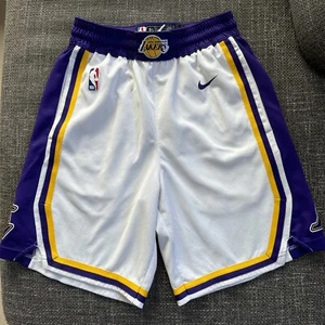 Herren Nike Basketball- NBA LA Lakers Unisex Shorts in Weiss Lila Gr. 30 - Bild 1 von 6