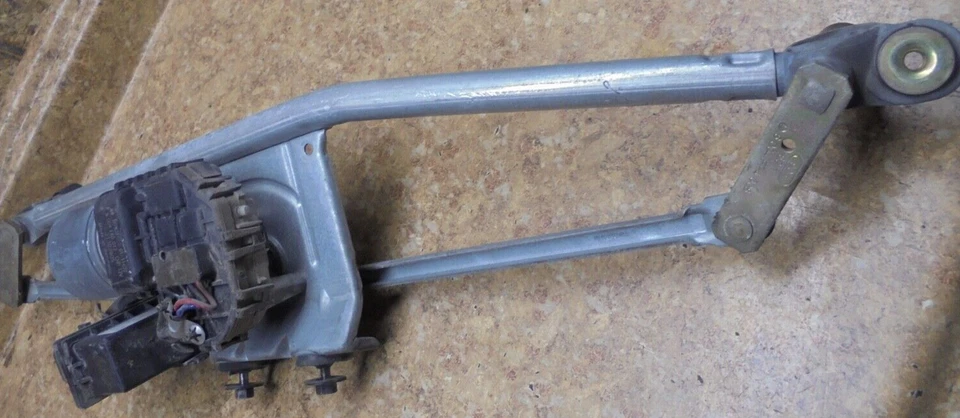 Saturn SC2 2002 limpiaparabrisas barra de riel de motor parabrisas ventana 2001 2000 99 Foto 1 de 2