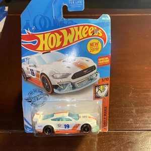 2019 Hot Wheels Custom '18 Ford Mustang GT #180/250Muscle Mania New On Card B64 - Picture 1 of 6
