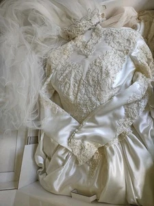 Vintage High Neck Sz 8 Wedding Dress Long Sleeve Train Lace Pearl Ivory MoriLee - Picture 1 of 11