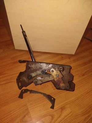 Pontiac, GTO LeMans 1968 consola central conjunto de palanca de cambios automática GM OEM Foto 1 de 4