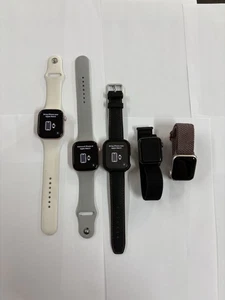 Lotto 5 Apple Watch solo ricambi 2x 10s 1x 9 1x 3 e 1 SE TUTTI BLOCCATI - Foto 1 di 16
