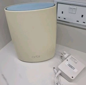 Netgear Orbi AC3000 RBR50 Router für Satellite Whole Home Mesh WLAN - Bild 1 von 4