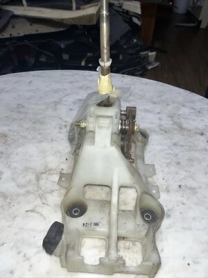 Conjunto de palanca de cambios interior Mitsubishi Eclipse 2000-2005 3,0 L pernos X1 Foto 1 de 4